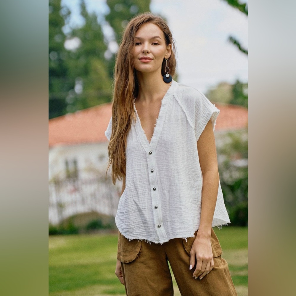 Short sleeve button up raw hem